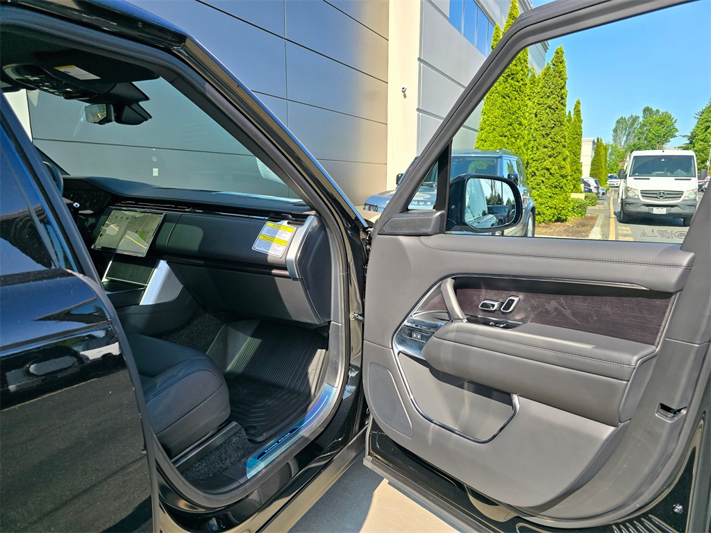 2025 Land Rover Range Rover SE photo 30