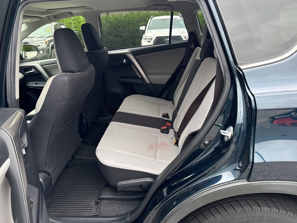 2017 Toyota RAV4 XLE photo 7