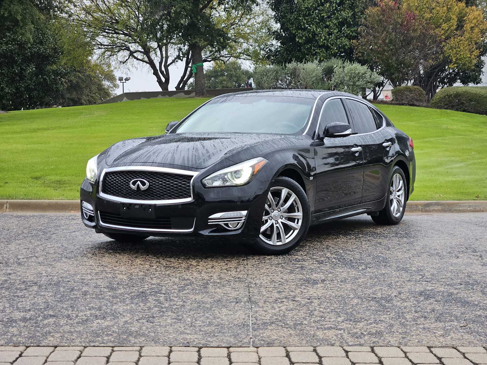 2017 INFINITI Q70 3.7's photo