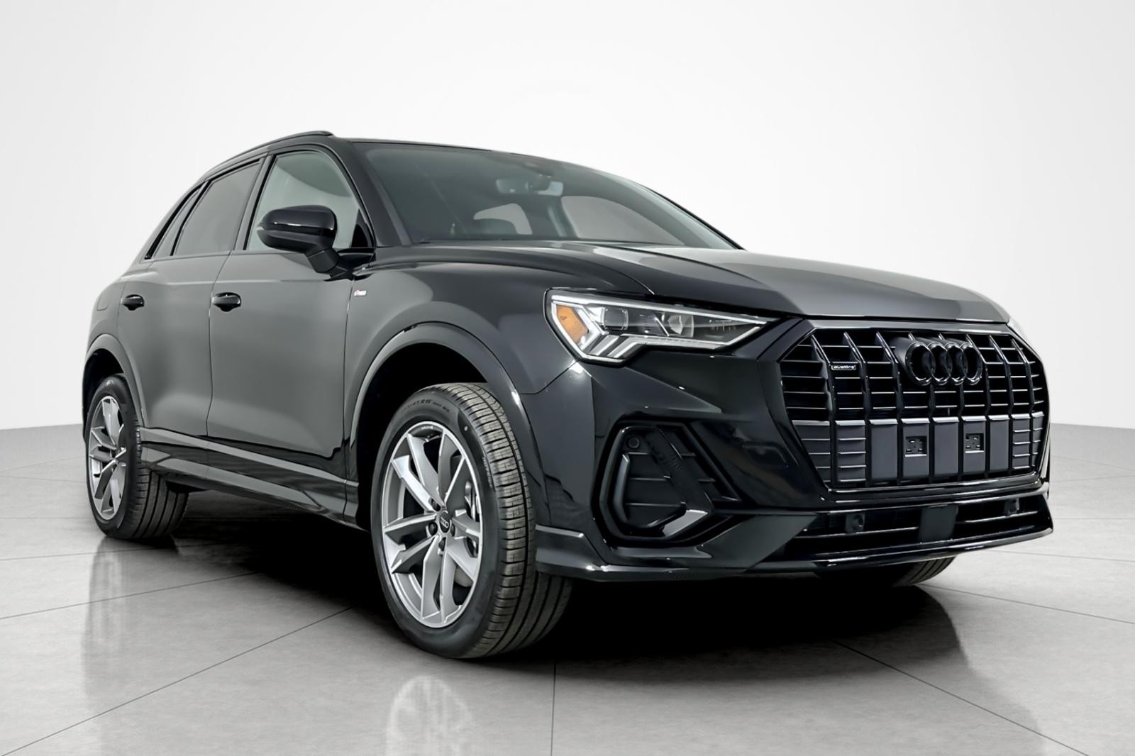 2025 Audi Q3 S line Premium 45 TFSI photo 2