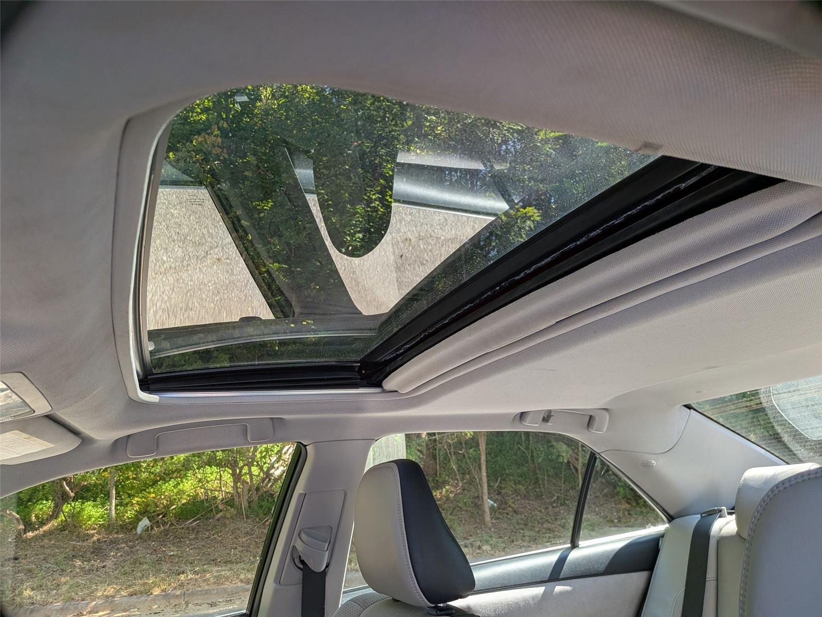 2015 Toyota Camry XSE photo 15