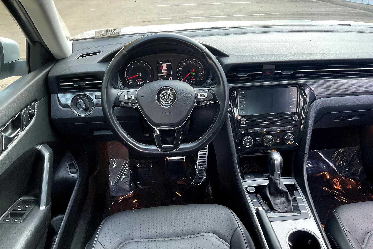 2020 Volkswagen Passat 2.0T R-Line photo 5