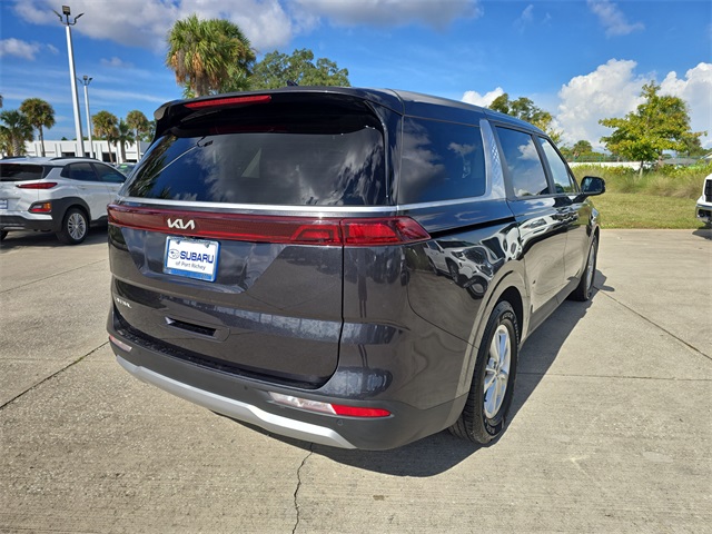 2024 Kia Carnival LX photo 4