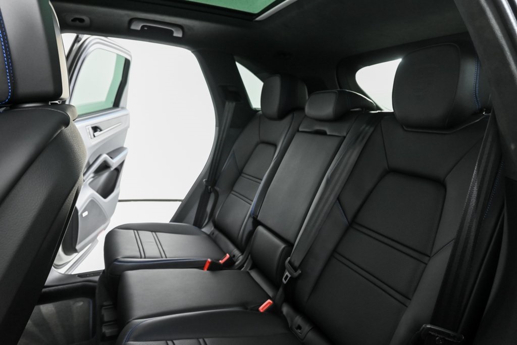 2025 Porsche Cayenne GTS photo 19