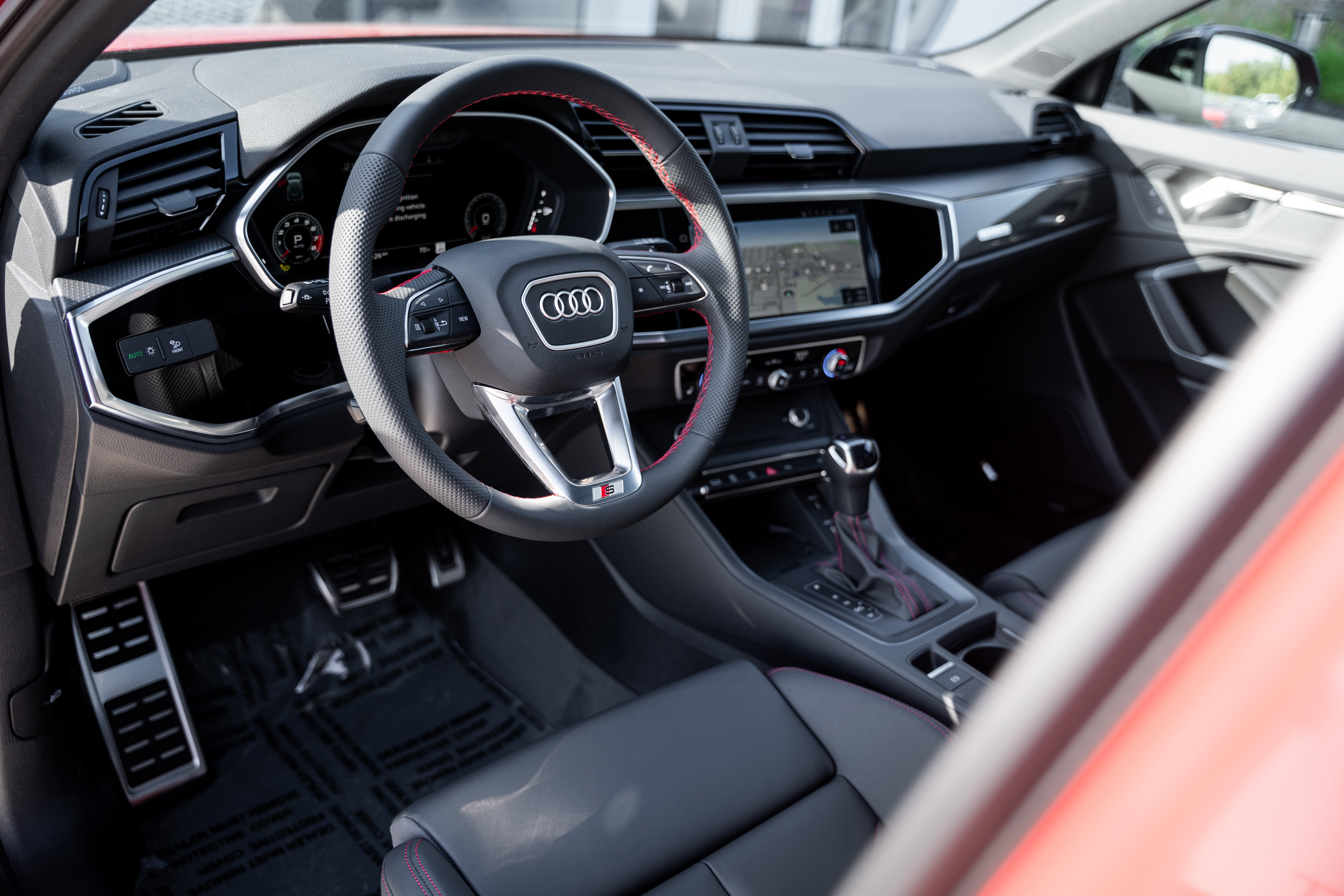 2025 Audi Q3 S line Premium Plus photo 4