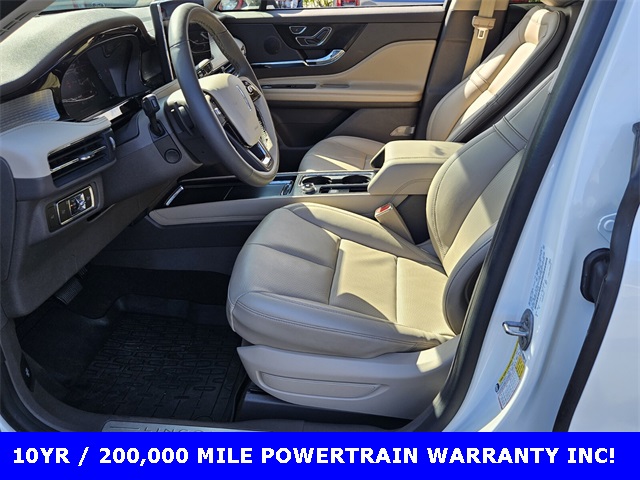 2023 Lincoln Corsair Standard photo 3