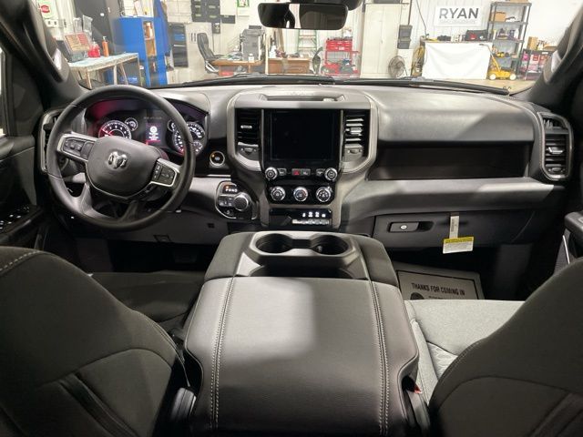 2025 Ram 1500 Tradesman photo 2