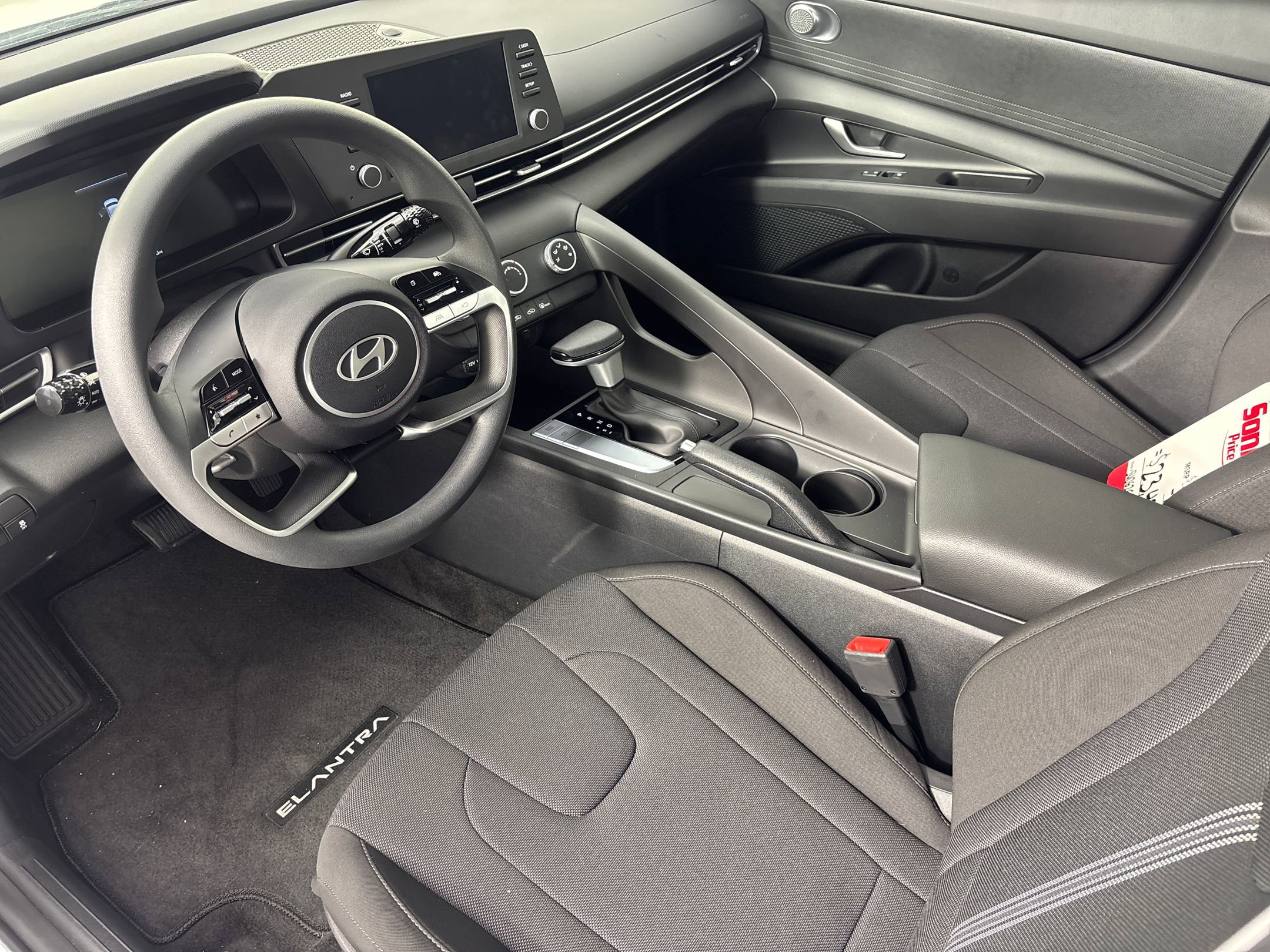 2025 Hyundai Elantra SE photo 4
