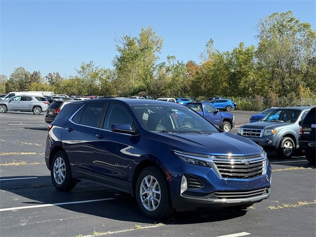 2023 Chevrolet Equinox LT photo 2