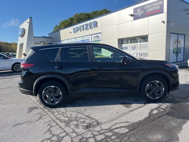 2024 Nissan Rogue SV photo 2