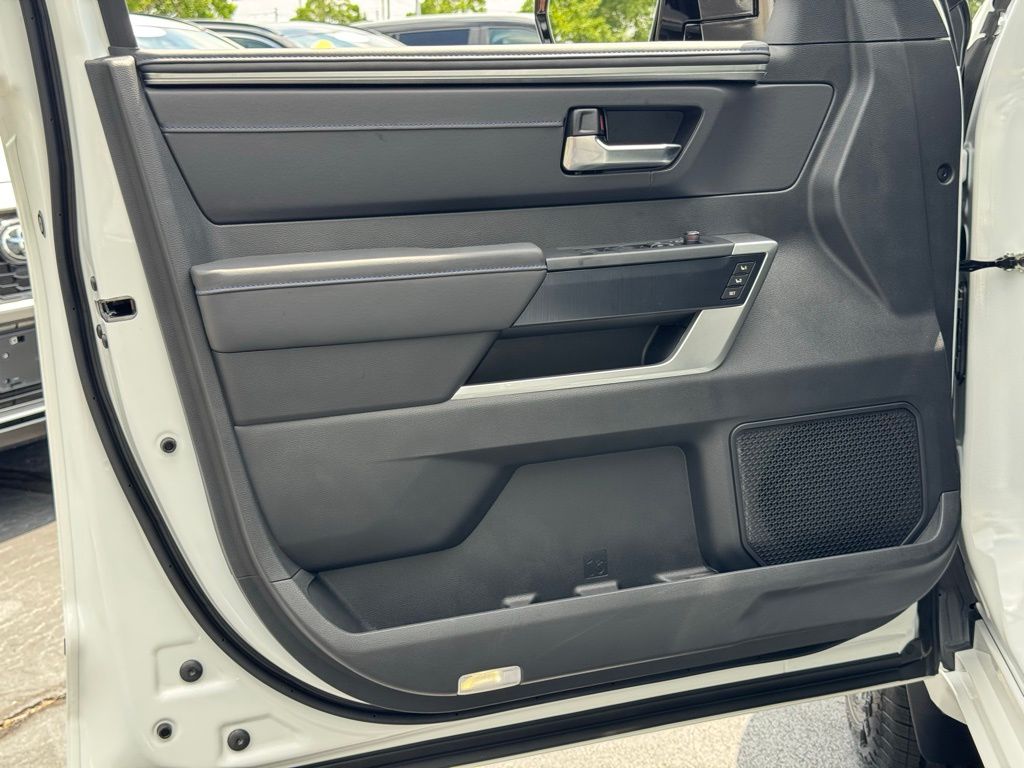 2025 Toyota Tundra Platinum CrewMax photo 14
