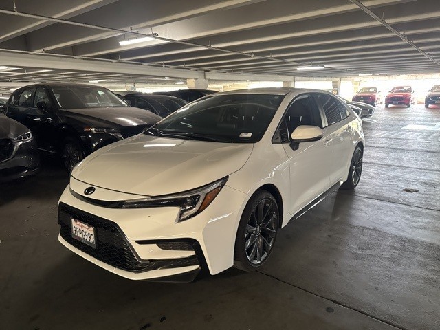2024 Toyota Corolla SE's photo