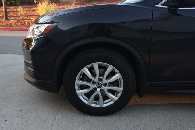 2019 Nissan Rogue SV photo 7