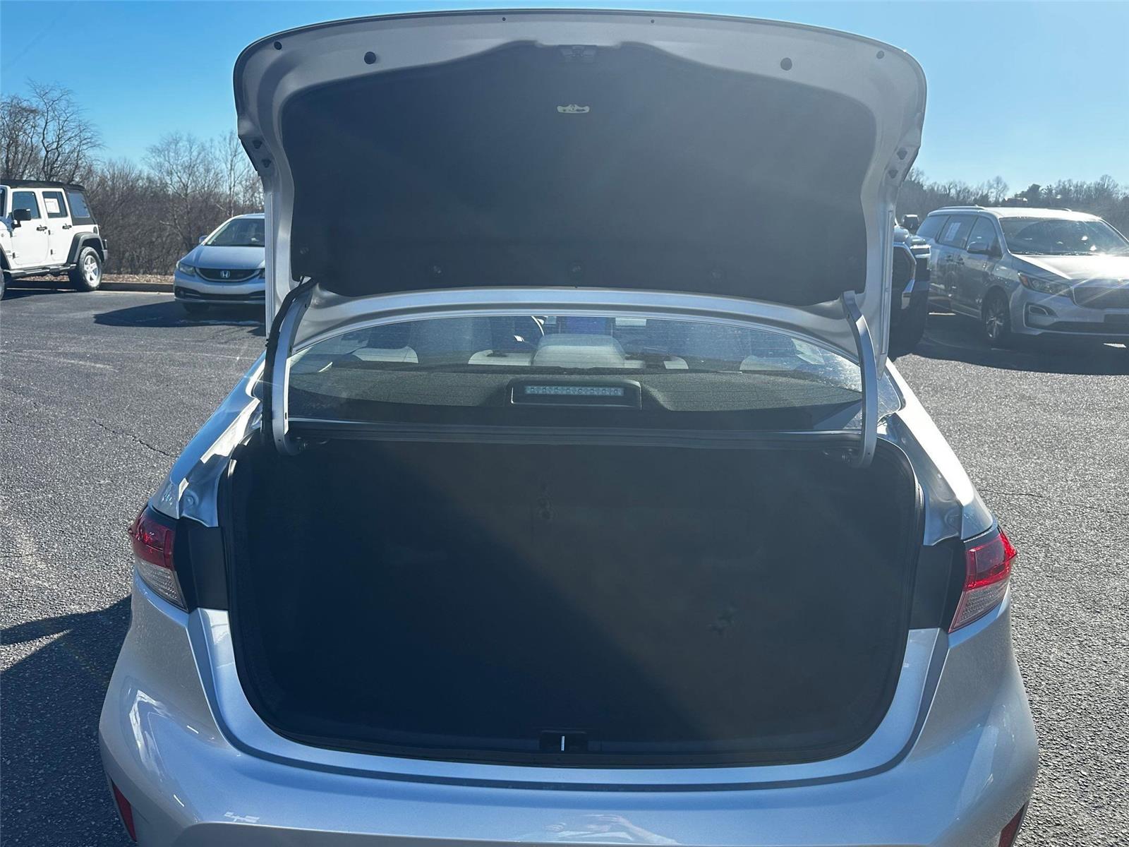2025 Toyota Corolla LE photo 24