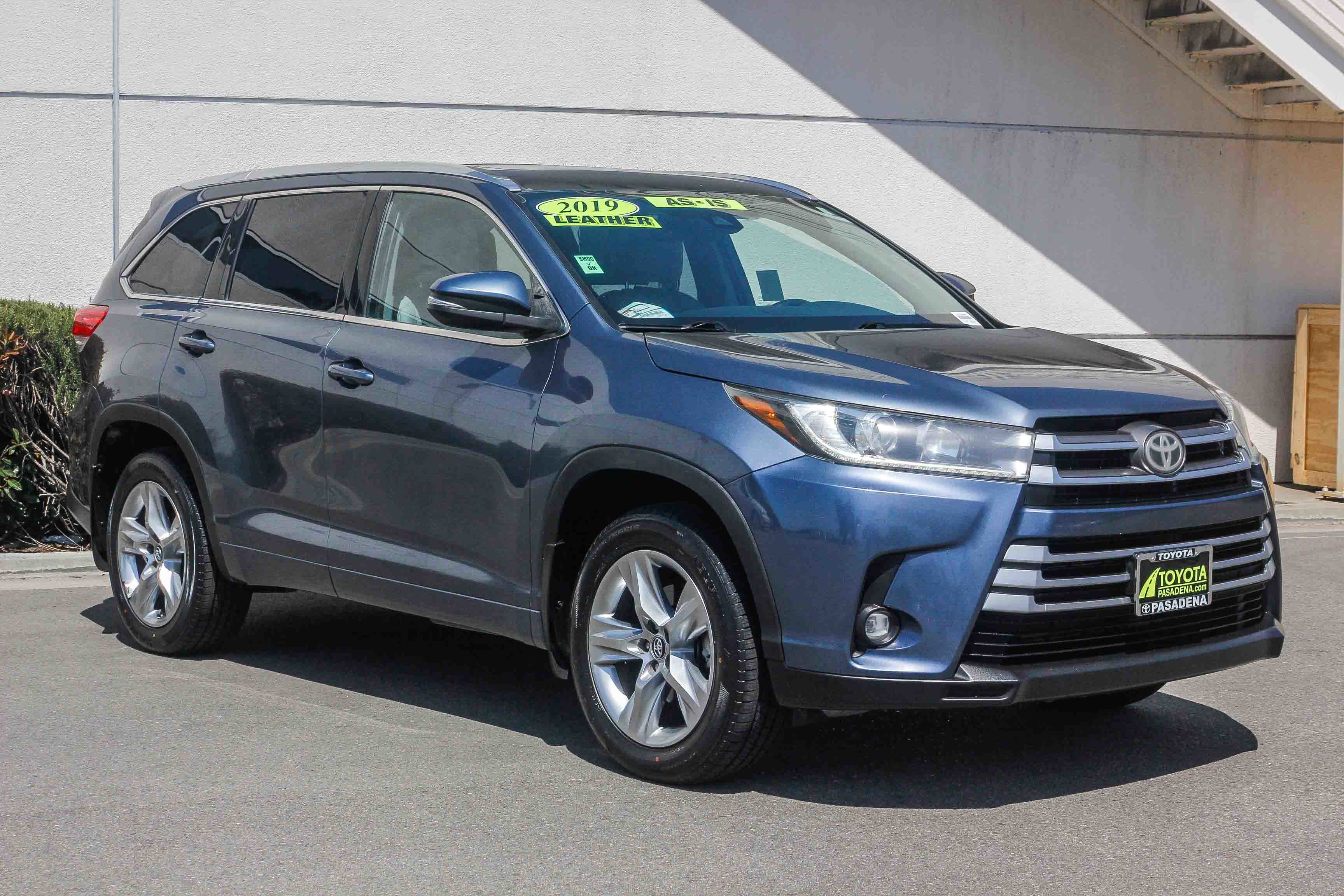2019 Toyota Highlander Limited photo 2