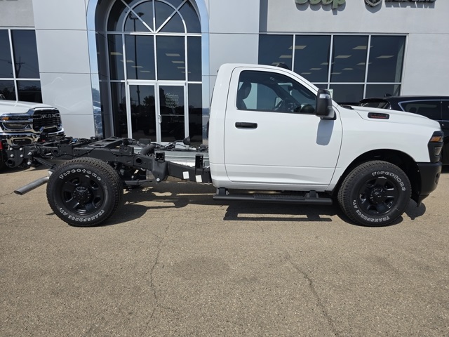 2025 Ram 3500 Tradesman photo 2