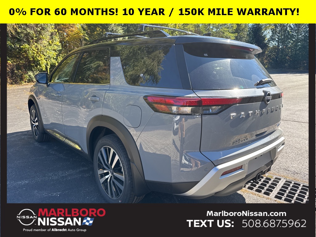 2025 Nissan Pathfinder Platinum photo 3