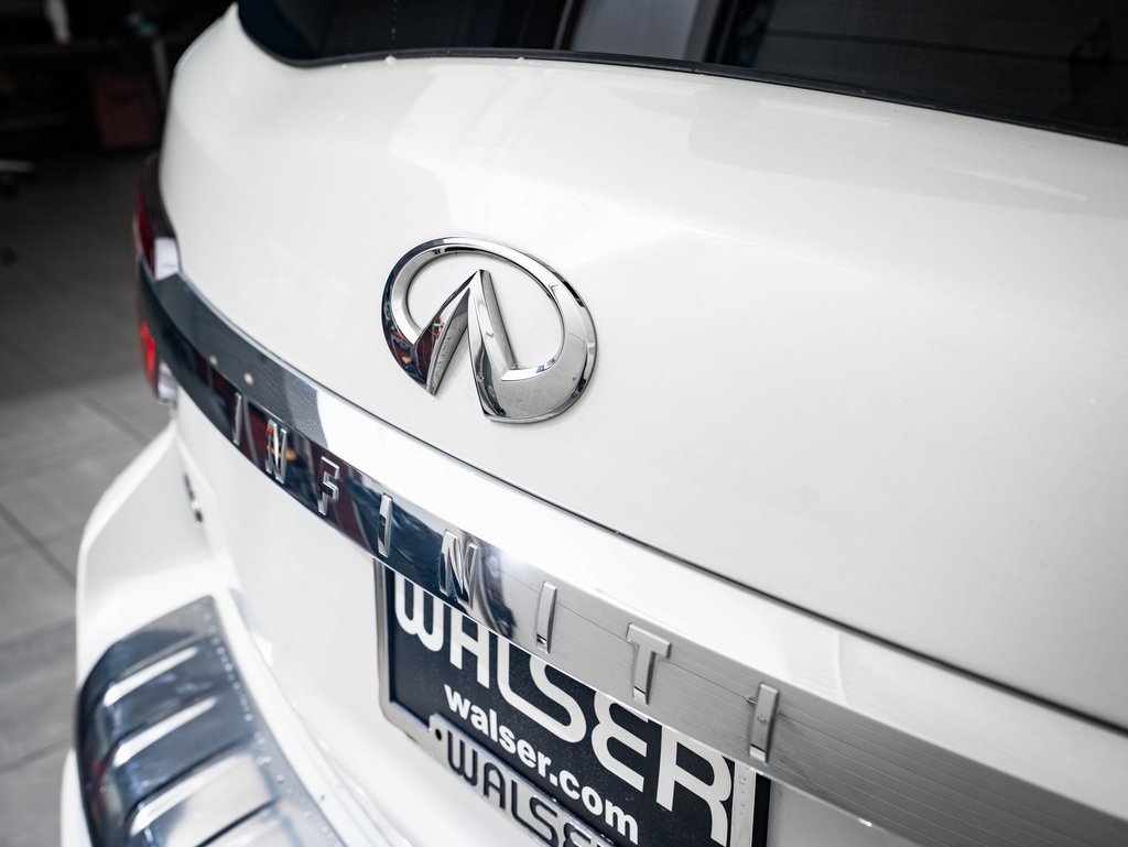 2021 Infiniti QX80 Luxe photo 18