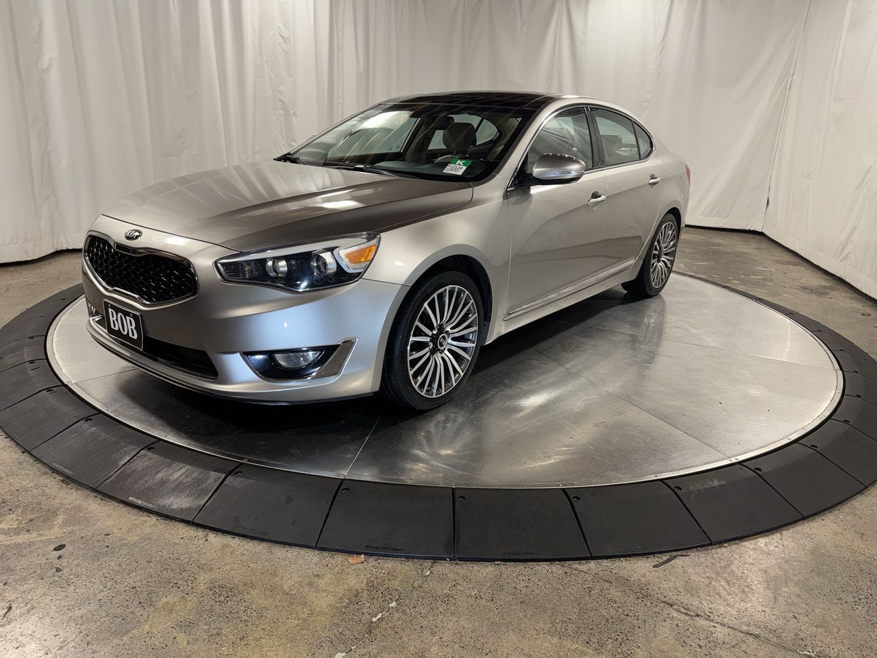 2015 Kia Cadenza Premium's photo