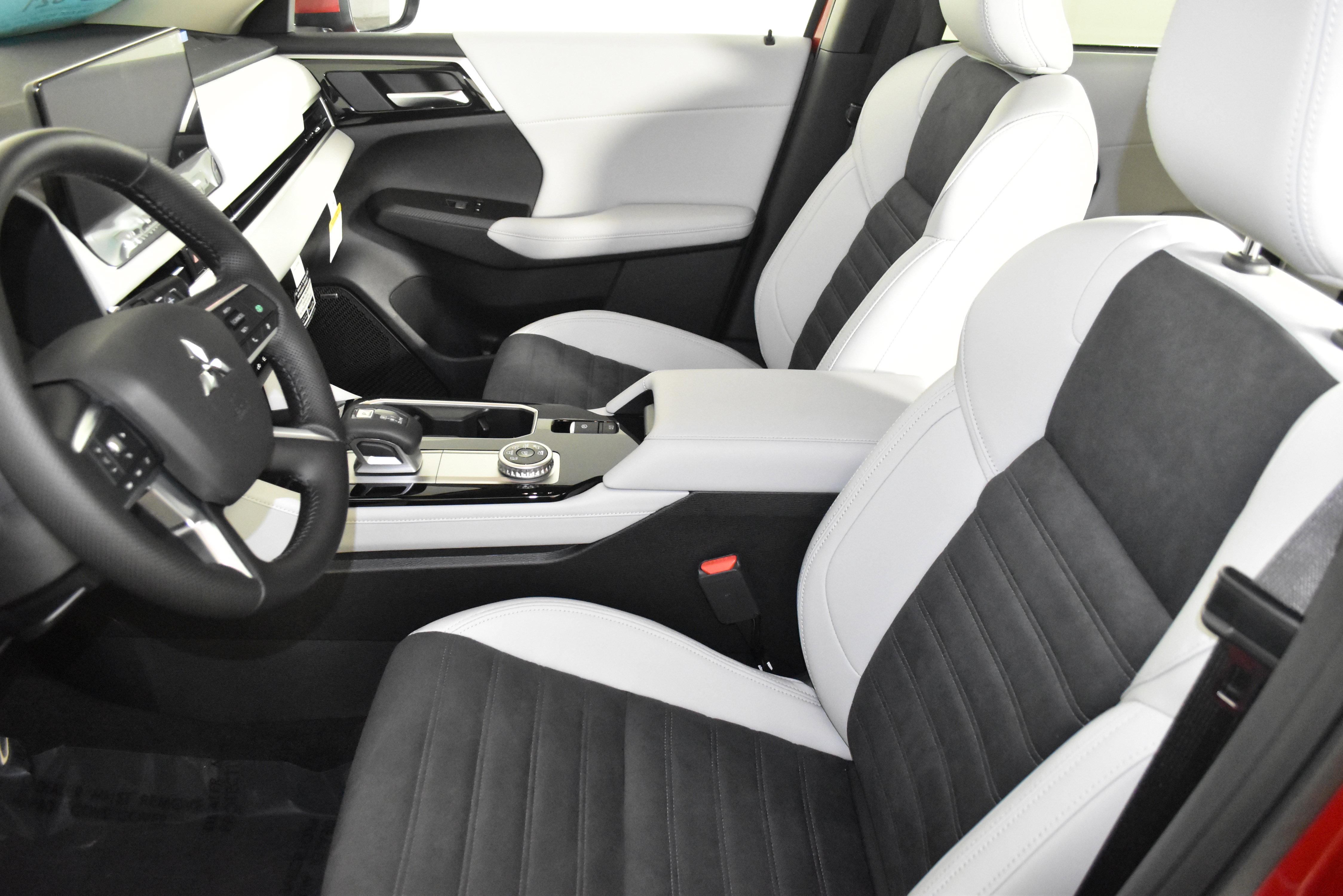 2025 Mitsubishi Outlander SE Ralliart photo 4