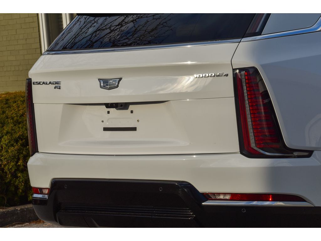 2025 Cadillac Escalade IQ Luxury photo 23