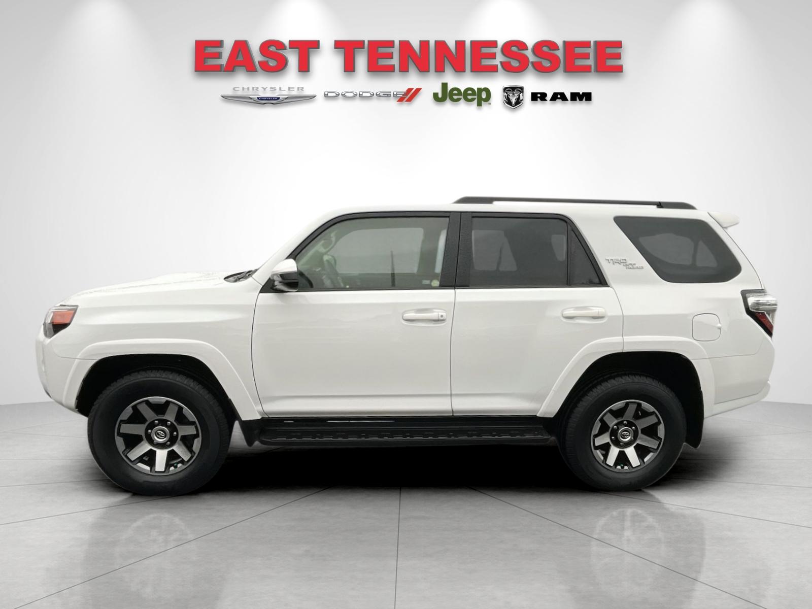 2024 Toyota 4Runner TRD Off-Road photo 3