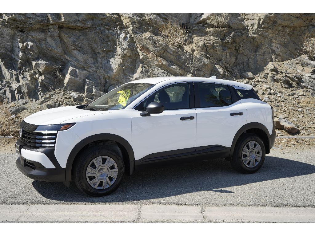 2025 Nissan Kicks S photo 4