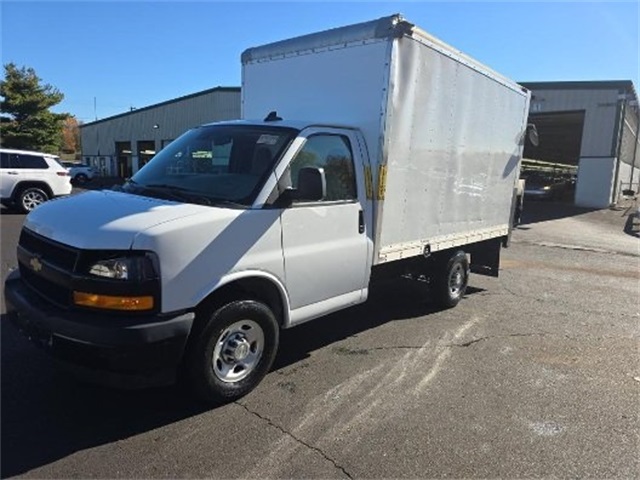 2021 Chevrolet Express Cutaway Base's photo