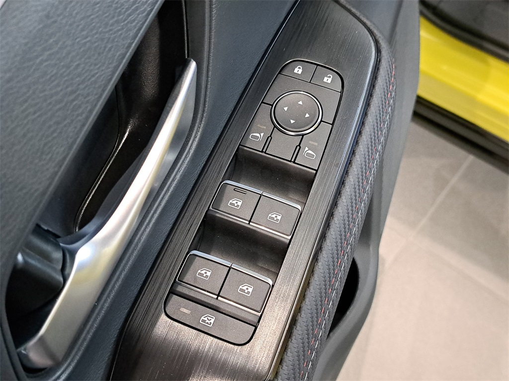 2026 Nissan Kicks SR photo 22