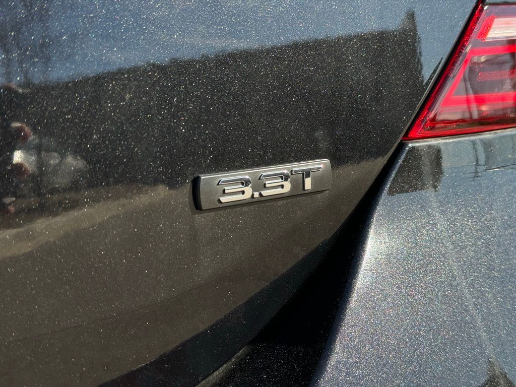 2025 Genesis G70 3.3T Sport Advanced photo 14