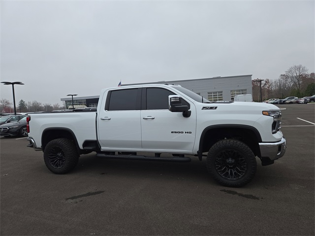 2025 Chevrolet Silverado 2500HD LTZ photo 2