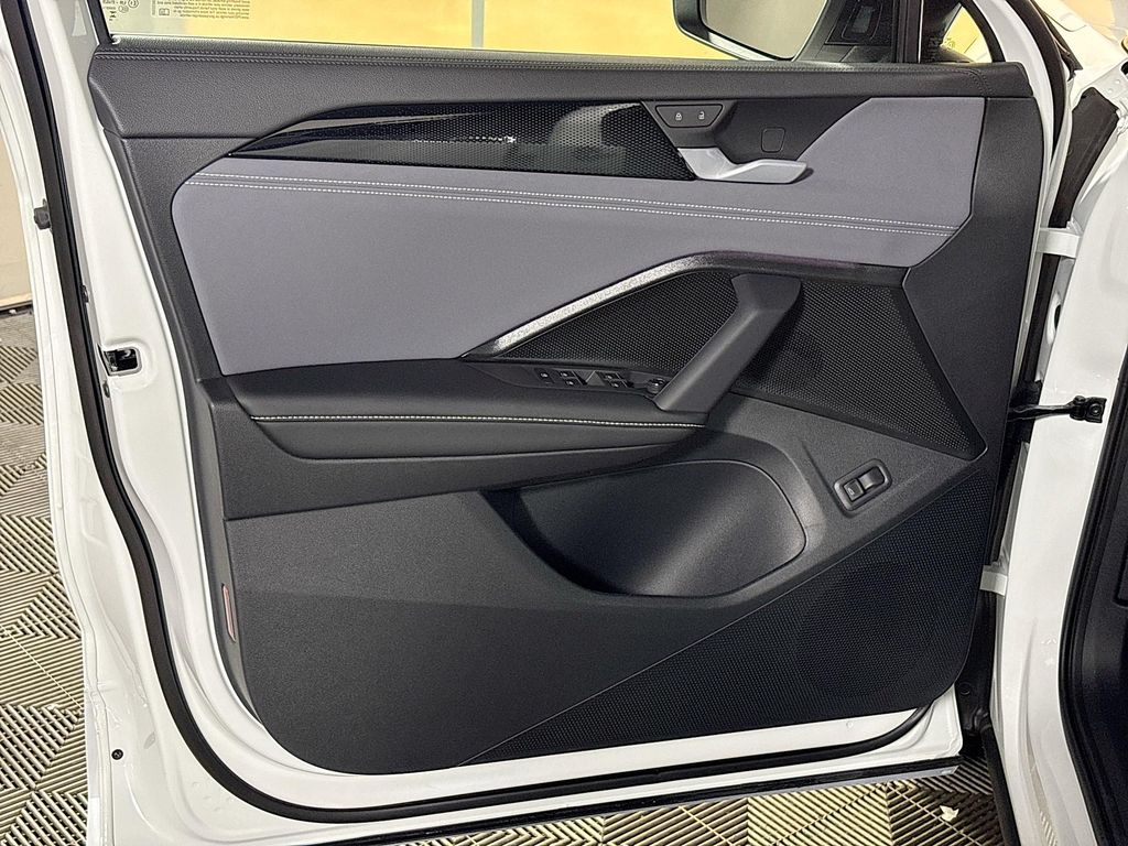 2025 Volkswagen Tiguan SE R-Line Black photo 10