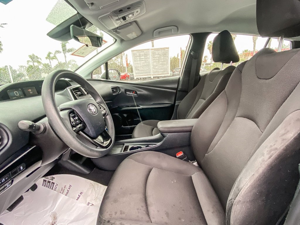 2022 Toyota Prius L photo 15
