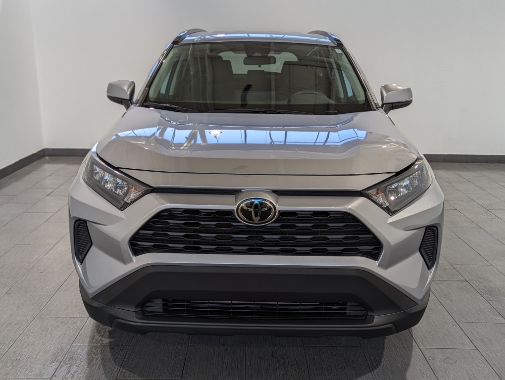 2021 Toyota RAV4 LE photo 2