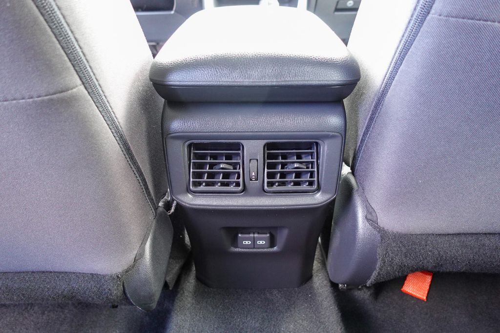 2023 Toyota RAV4 XLE photo 26