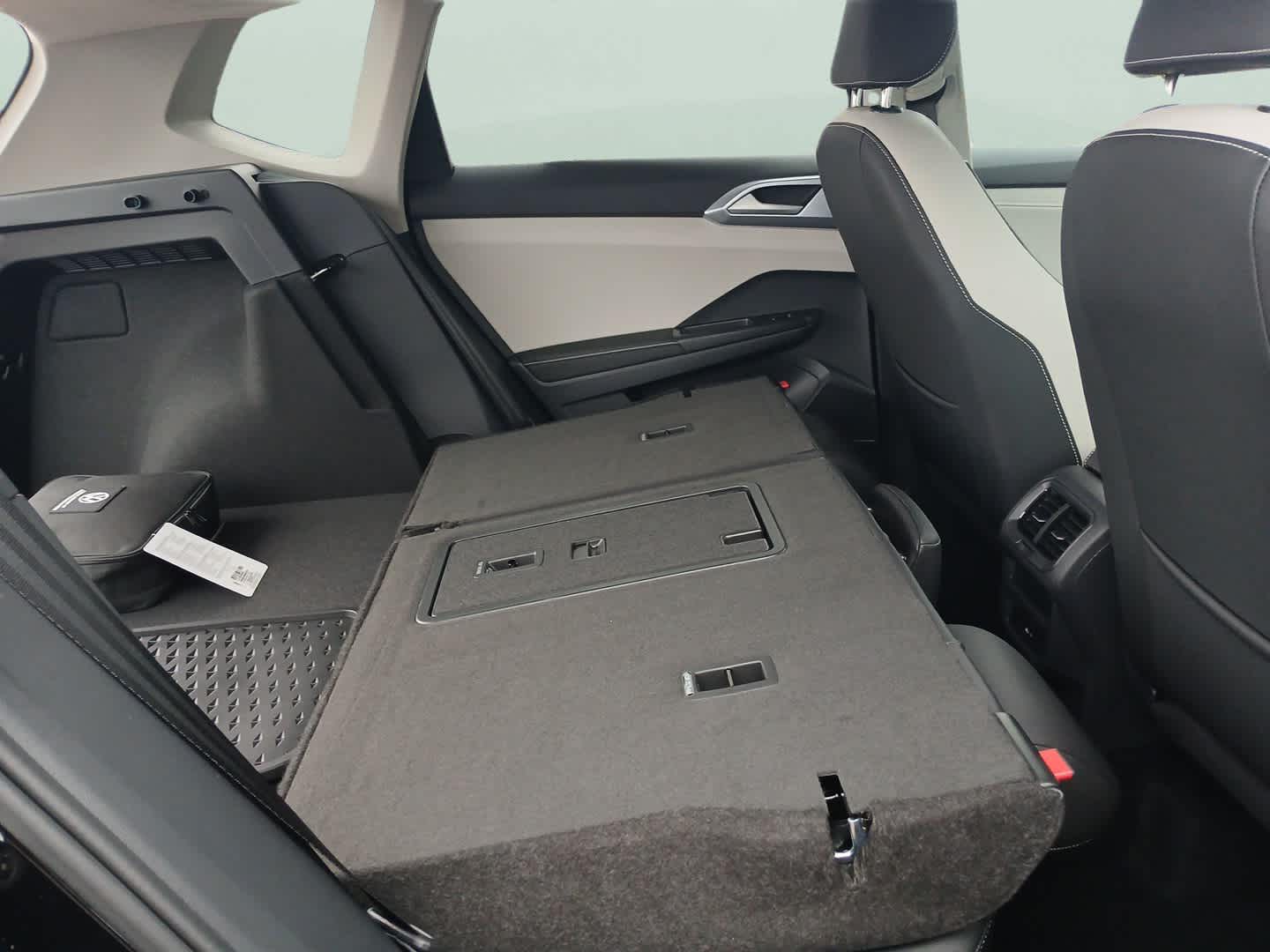 2025 Volkswagen Taos SE photo 28