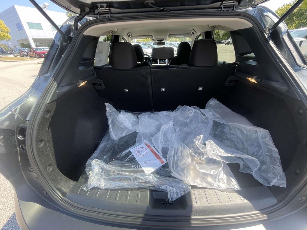 2026 Nissan Kicks SV photo 6