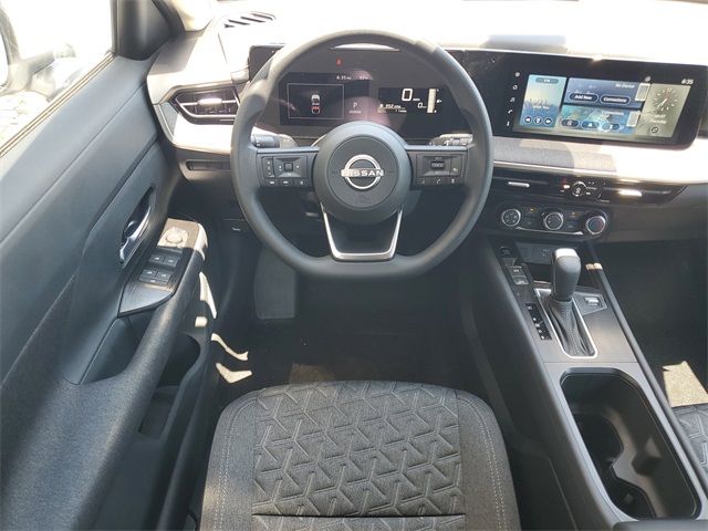 2025 Nissan Kicks SV photo 13