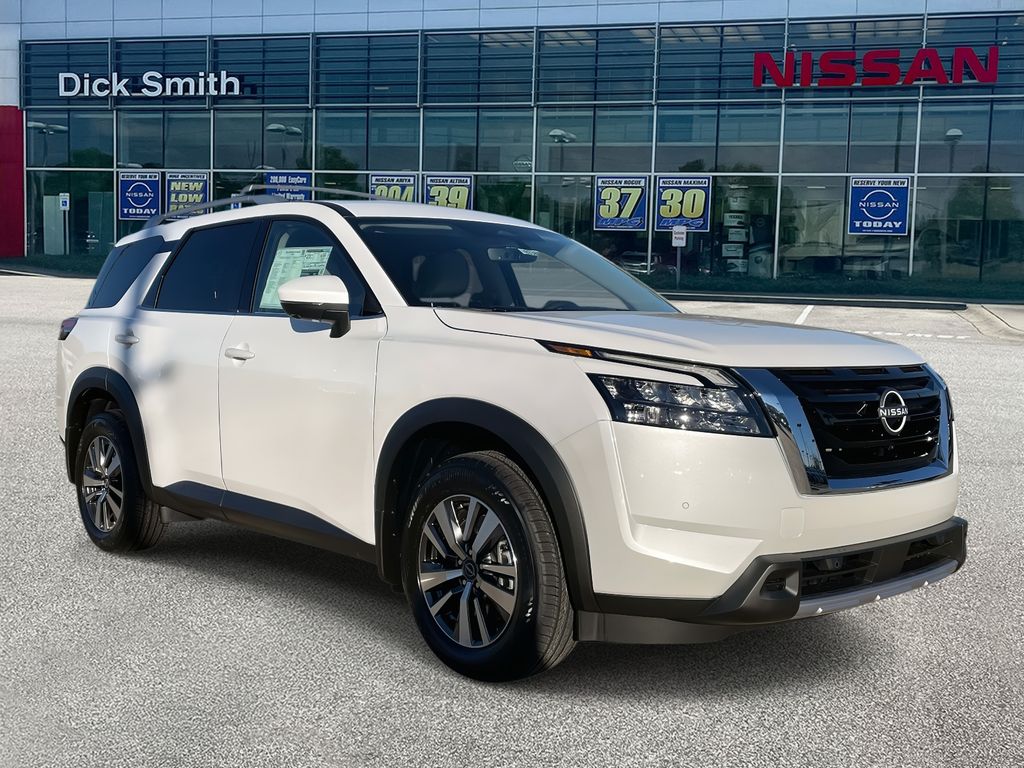 2025 Nissan Pathfinder SL's photo