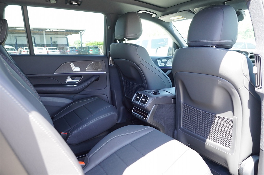 2026 Mercedes Benz GLS 450 4MATIC photo 10