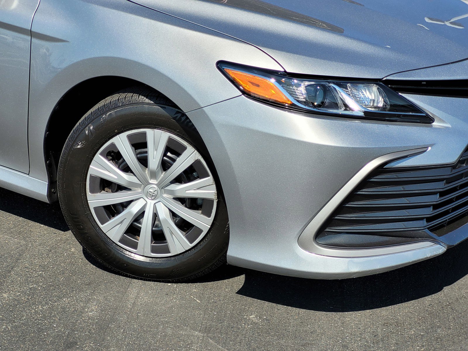 2023 Toyota Camry Hybrid LE photo 8