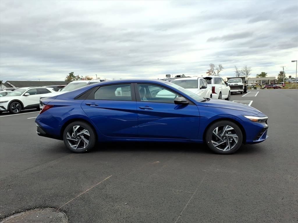 2025 Hyundai Elantra SEL Sport photo 4