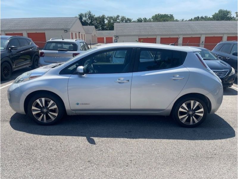 Used 2015 Nissan LEAF SL with VIN 1N4AZ0CP1FC317625 for sale in Kansas City
