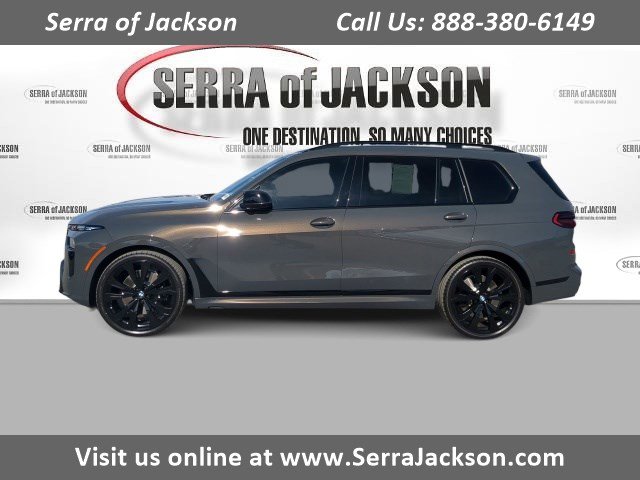 2023 BMW X7 M60i's photo