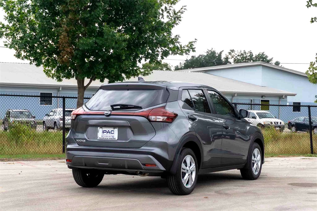 2025 Nissan Kicks Play S photo 4