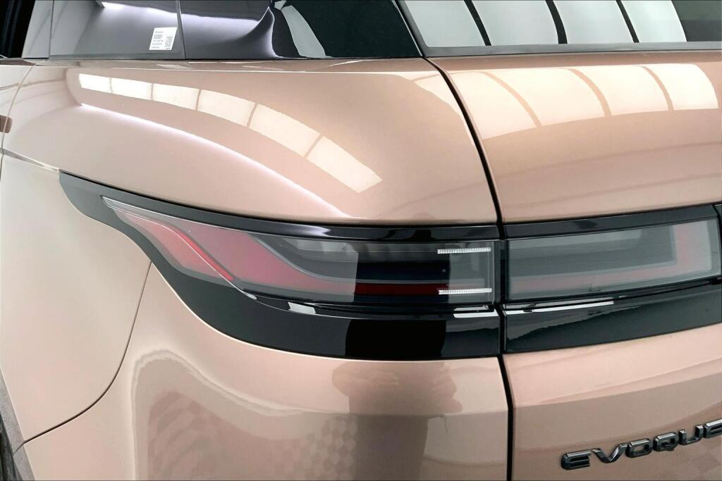 2025 Land Rover Range Rover Evoque Dynamic SE photo 16
