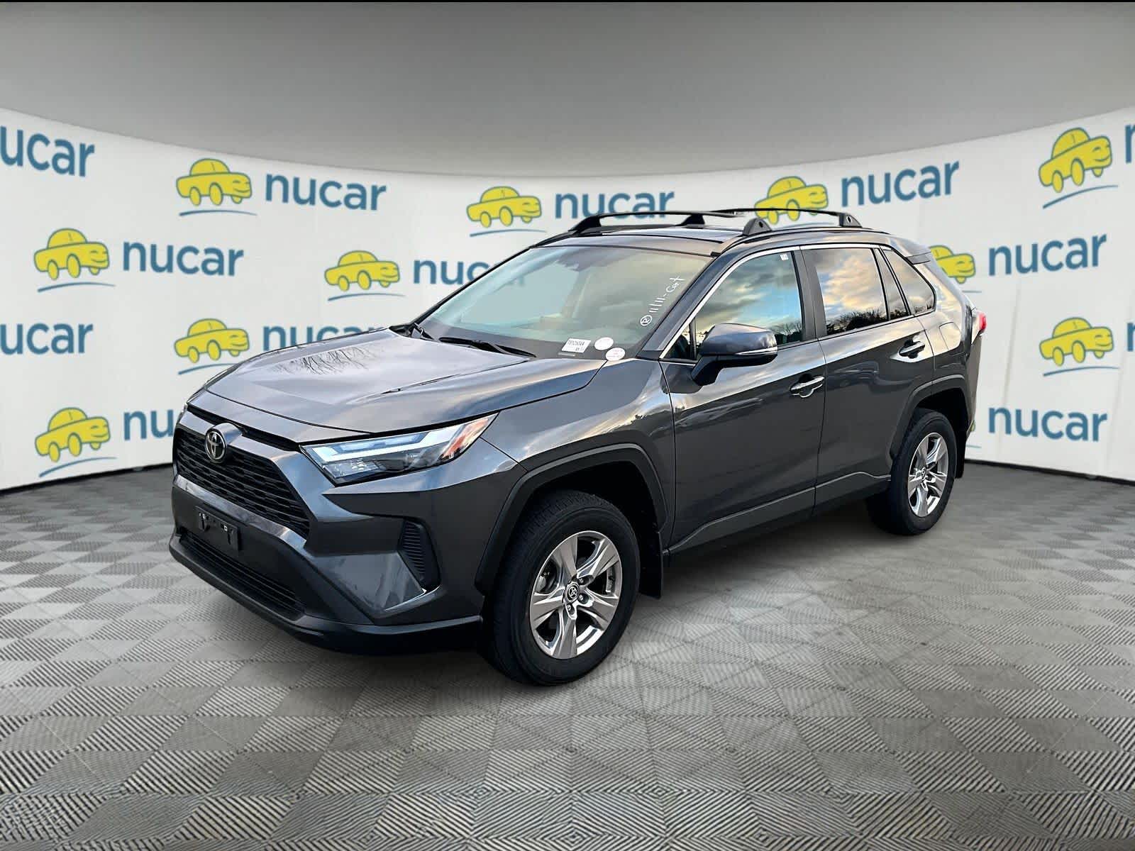 2022 Toyota RAV4 XLE photo 2