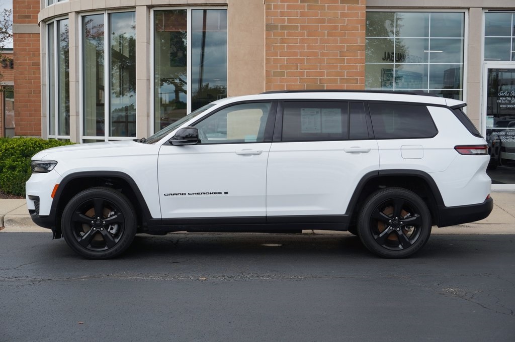 2023 Jeep Grand Cherokee Altitude photo 2