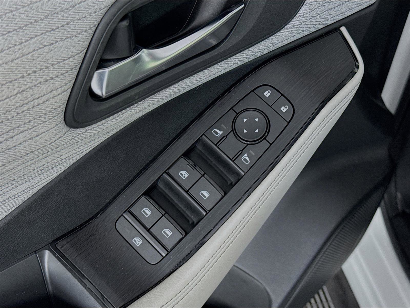 2023 Nissan Rogue SV photo 17