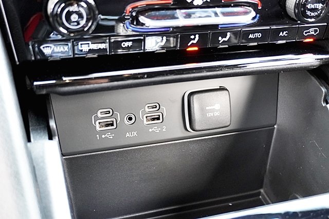 New 2025 Baltic Gray Metallic Clear-Coat Exterior Paint Jeep Limited image 35